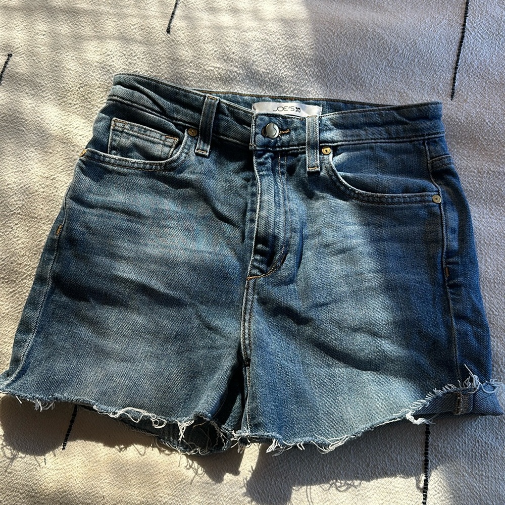 Joe’s Jeans high rise medium wash shorts 25